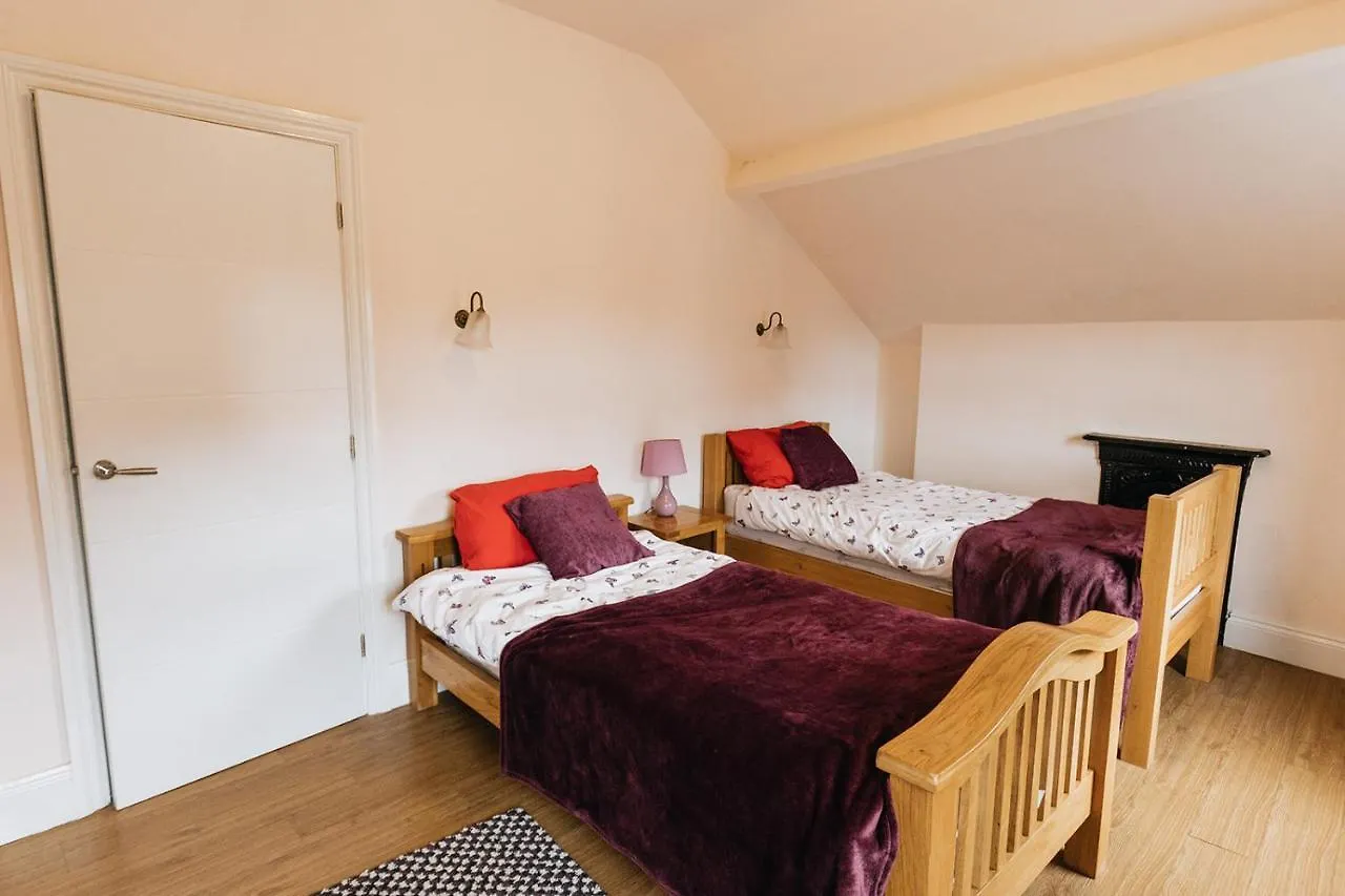 Barwick Apartment - Spacious 2 Bed Apartment With 2 Floors Located In Scarborough, Great For Family Trips! Scarborough