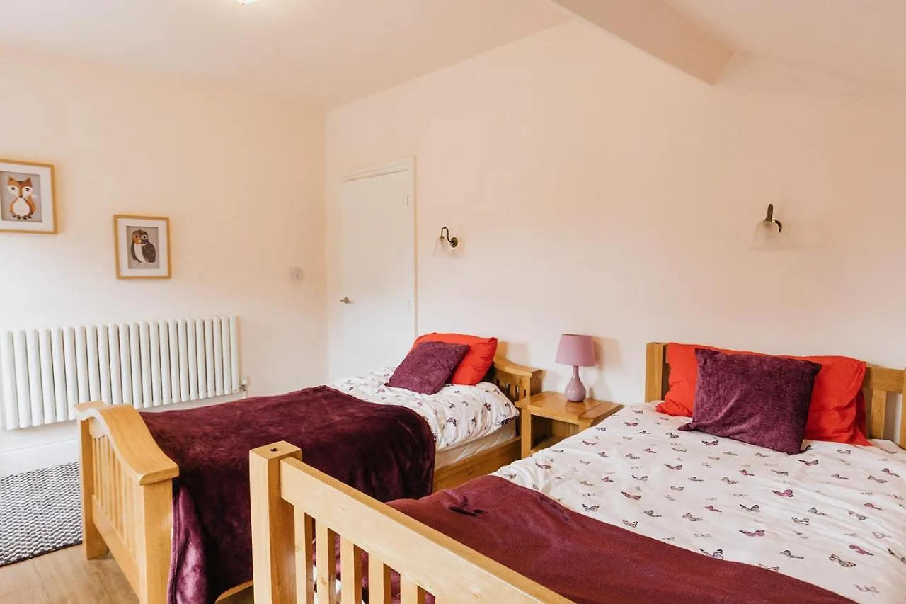 Barwick Apartment - Spacious 2 Bed Apartment With 2 Floors Located In Scarborough, Great For Family Trips!