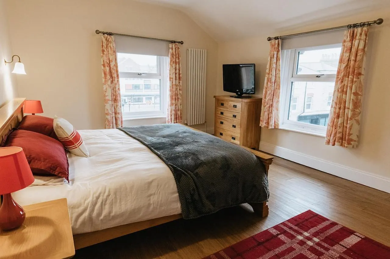Barwick Apartment - Spacious 2 Bed Apartment With 2 Floors Located In Scarborough, Great For Family Trips!