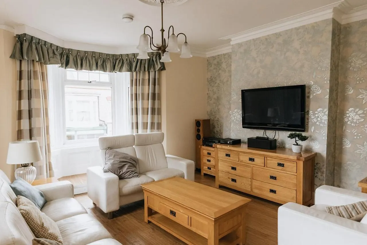 Barwick Apartment - Spacious 2 Bed Apartment With 2 Floors Located In Scarborough, Great For Family Trips! 0*, Scarborough