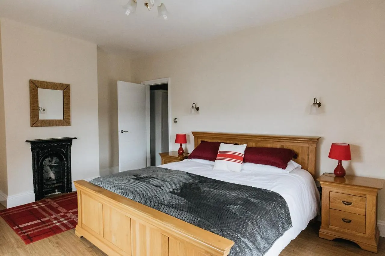 Barwick Apartment - Spacious 2 Bed Apartment With 2 Floors Located In Scarborough, Great For Family Trips!